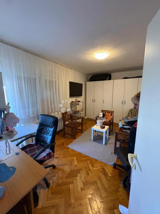 Kuća 648 m² s podrumom i potencijalom za 2 stana
