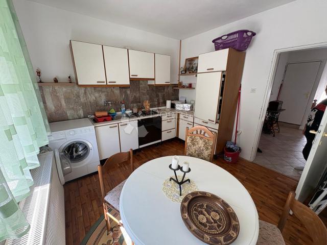 Kuća 648 m² s podrumom i potencijalom za 2 stana