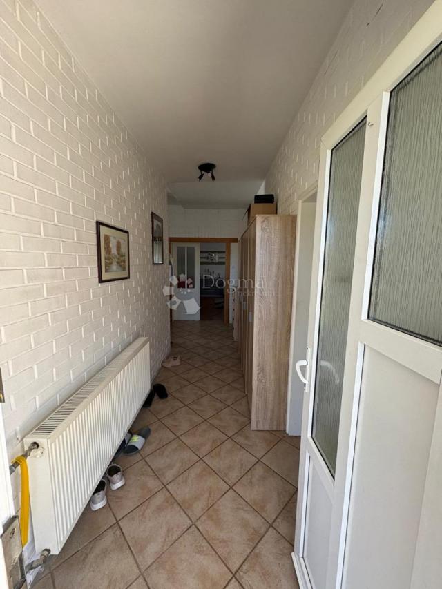 Kuća 648 m² s podrumom i potencijalom za 2 stana