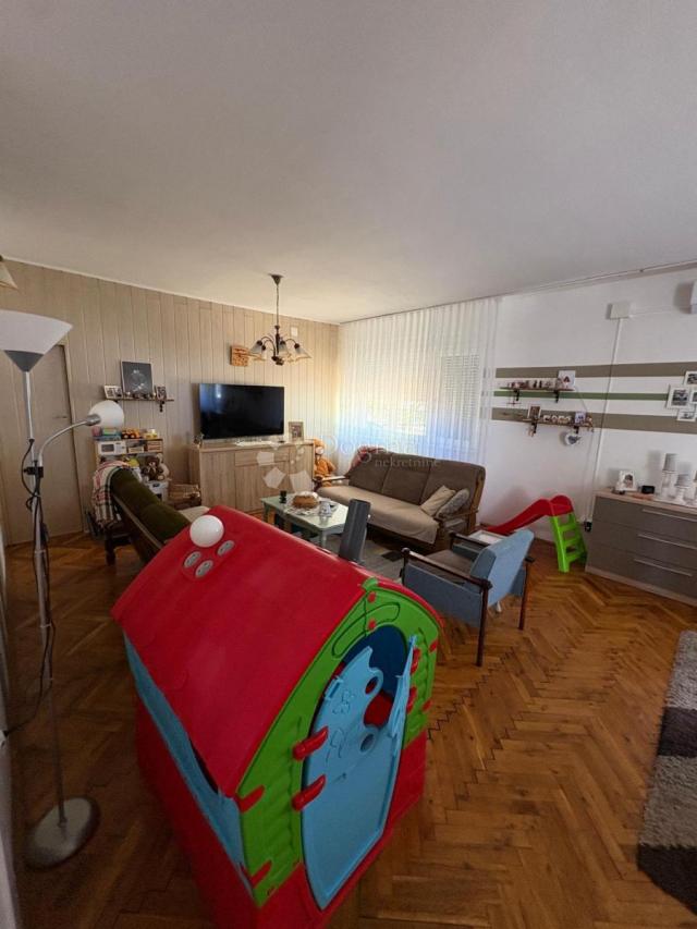Kuća 648 m² s podrumom i potencijalom za 2 stana