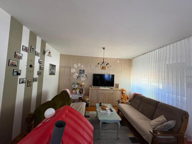 Kuća 648 m² s podrumom i potencijalom za 2 stana