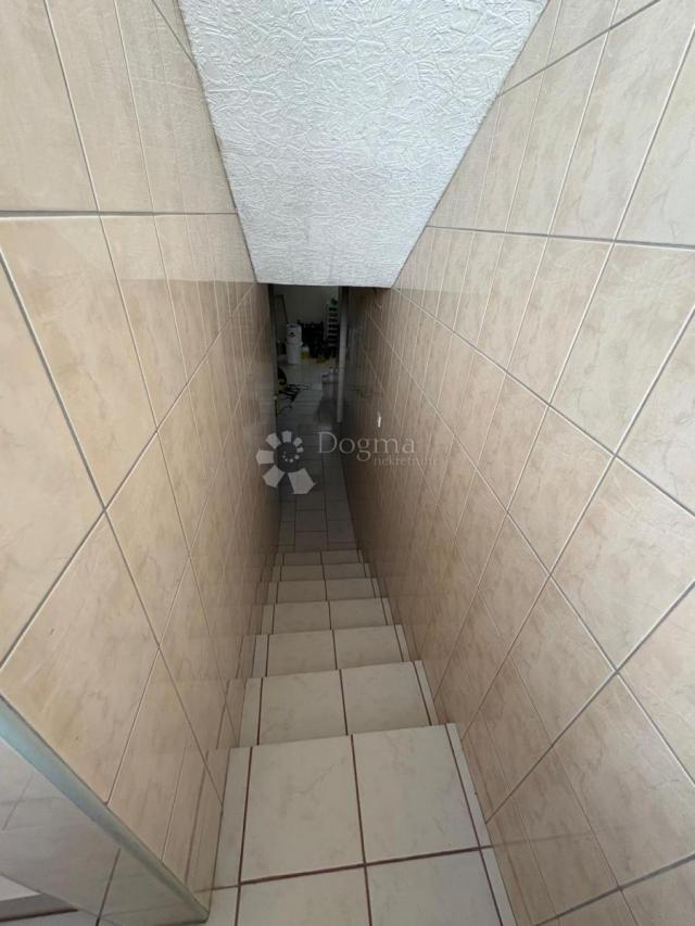 Kuća 648 m² s podrumom i potencijalom za 2 stana