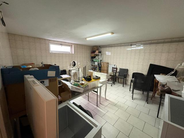 Kuća 648 m² s podrumom i potencijalom za 2 stana