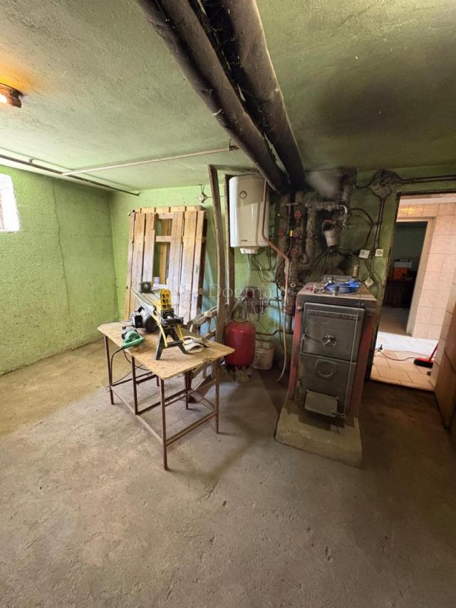 Kuća 648 m² s podrumom i potencijalom za 2 stana