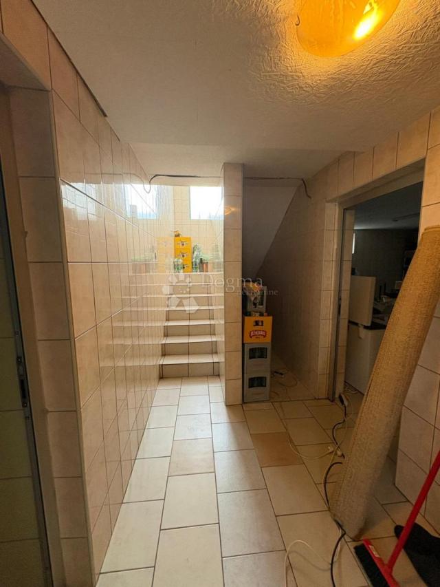 Kuća 648 m² s podrumom i potencijalom za 2 stana