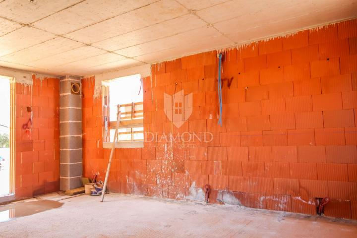Medulin, kuća na odličnoj lokaciji za život i rad