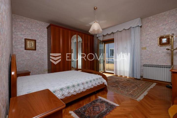 Rijeka, Kozala, stan veličine 265,54 m² s okućnicom i garažom na odličnoj lokaciji