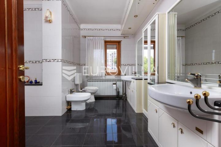 Rijeka, Kozala, stan veličine 265,54 m² s okućnicom i garažom na odličnoj lokaciji