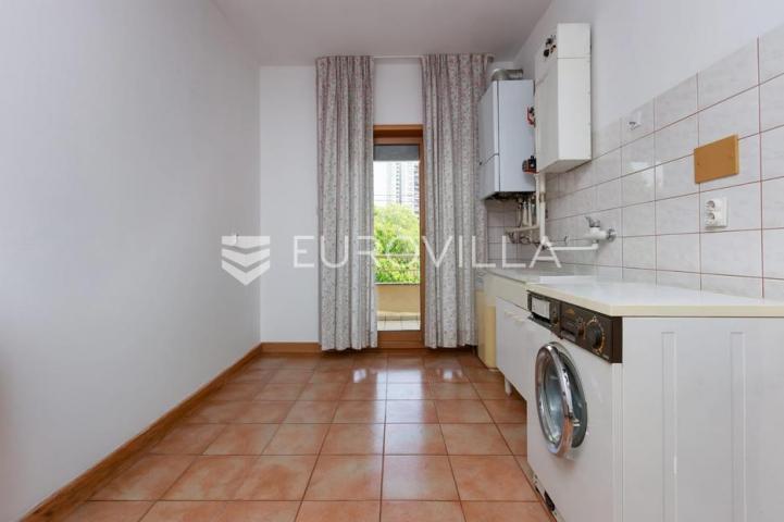 Rijeka, Kozala, stan veličine 265,54 m² s okućnicom i garažom na odličnoj lokaciji