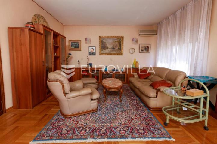 Rijeka, Kozala, stan veličine 265,54 m² s okućnicom i garažom na odličnoj lokaciji