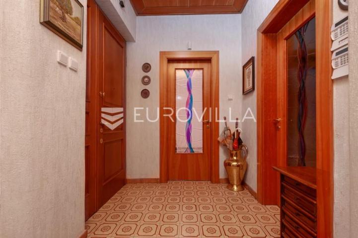 Rijeka, Kozala, stan veličine 265,54 m² s okućnicom i garažom na odličnoj lokaciji