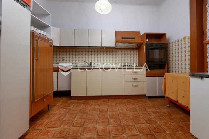 Rijeka, Kozala, stan veličine 265,54 m² s okućnicom i garažom na odličnoj lokaciji