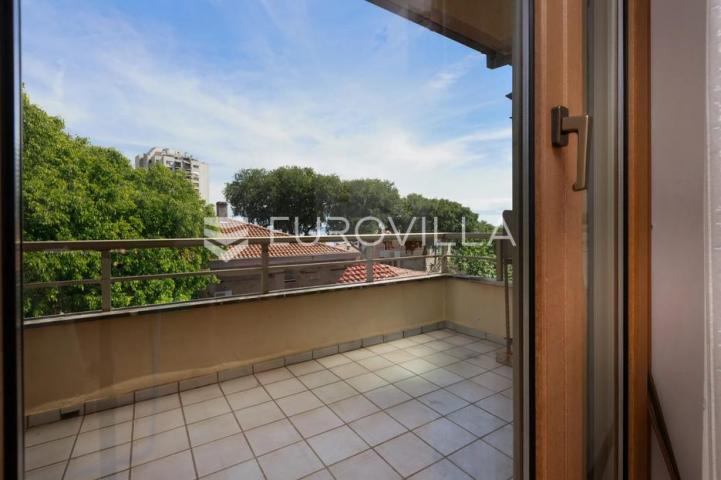 Rijeka, Kozala, stan veličine 265,54 m² s okućnicom i garažom na odličnoj lokaciji