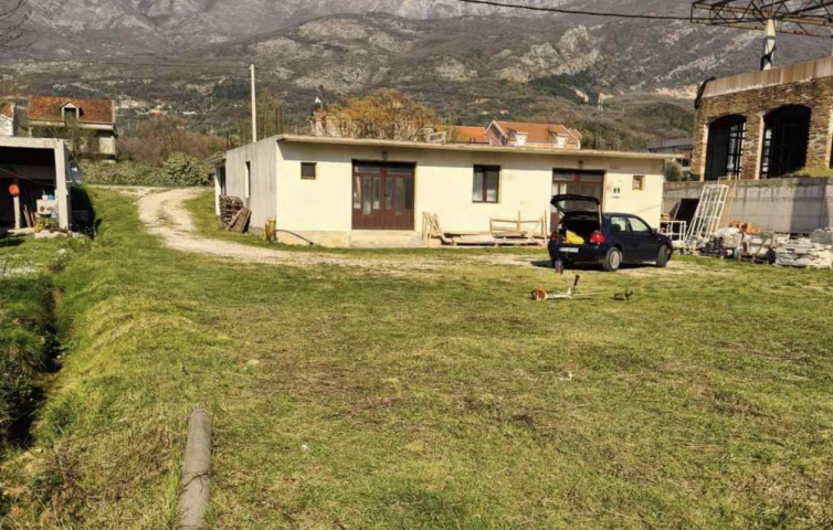 Izdavanje, Poslovni prostor, 150m2 , Radanovići