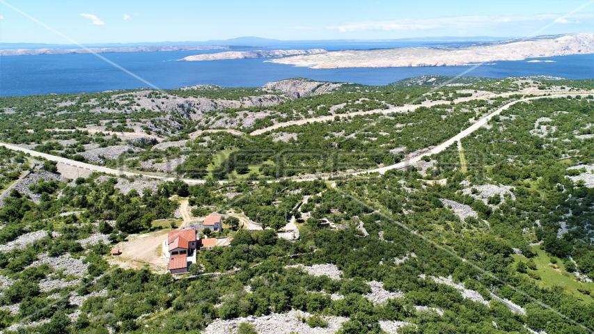 Impresivna i izolirana kuća s bazenom u Parku prirode Velebit