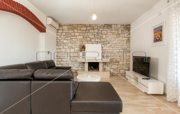 Apartmanska kuća s bazenom na top lokaciji u Puli