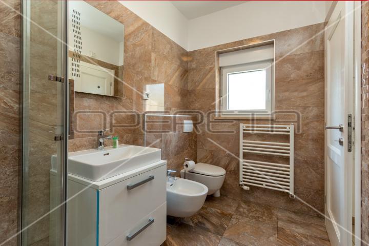 Apartmanska kuća s bazenom na top lokaciji u Puli