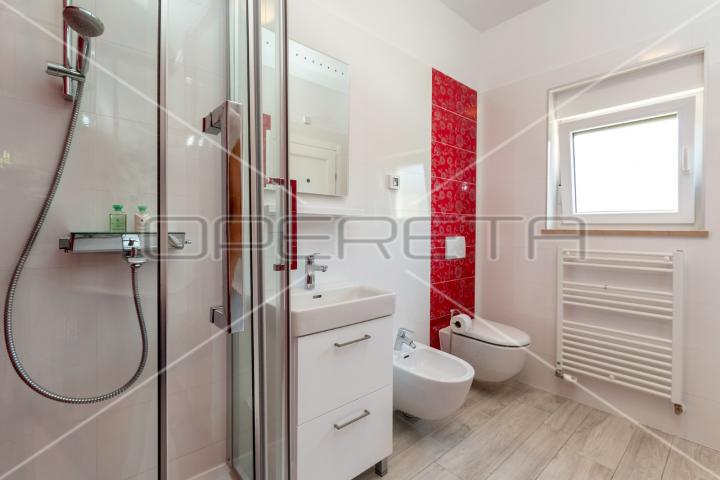Apartmanska kuća s bazenom na top lokaciji u Puli