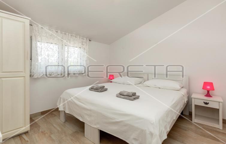 Apartmanska kuća s bazenom na top lokaciji u Puli