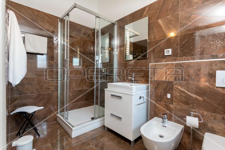 Apartmanska kuća s bazenom na top lokaciji u Puli