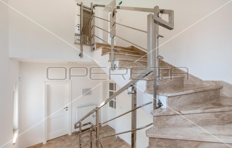 Apartmanska kuća s bazenom na top lokaciji u Puli
