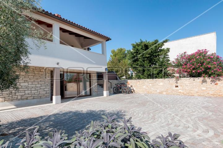 Apartmanska kuća s bazenom na top lokaciji u Puli