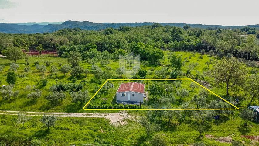 Buje, Kaštel, predivno građevinsko zemljište 1.283 m2 