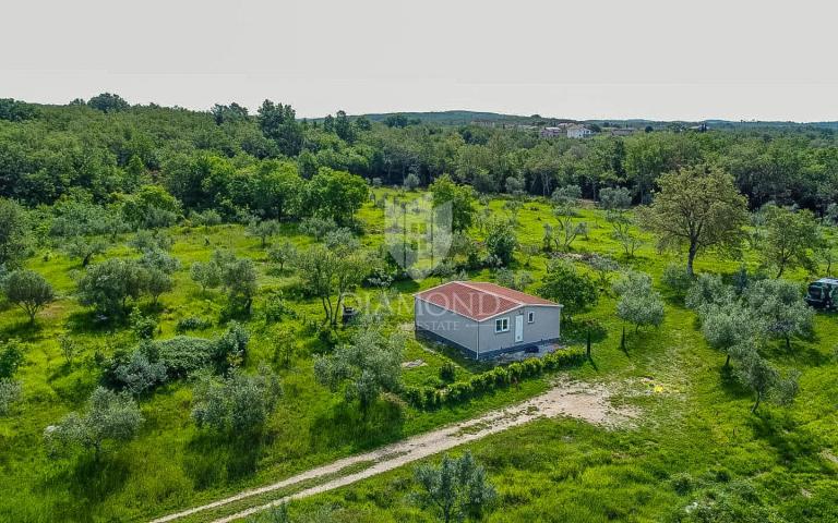 Buje, Kaštel, predivno građevinsko zemljište 1.283 m2 