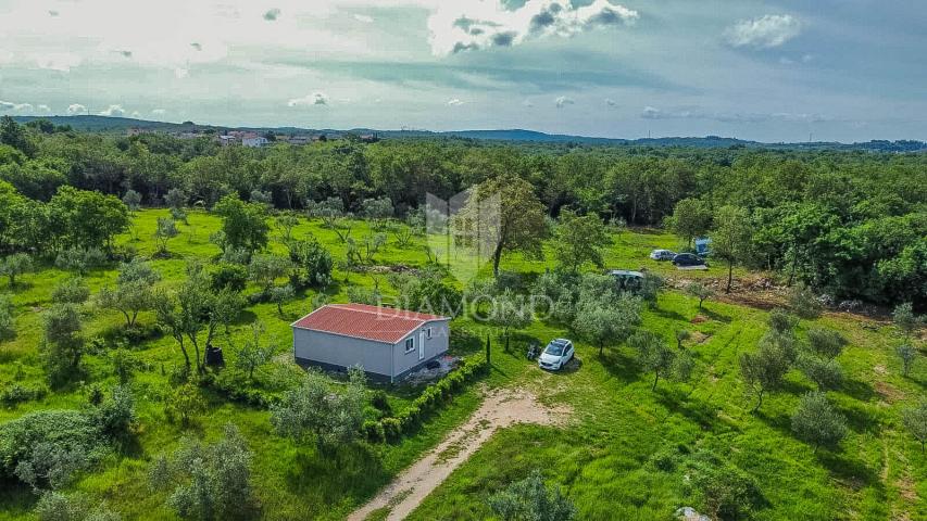 Buje, Kaštel, predivno građevinsko zemljište 1.283 m2 