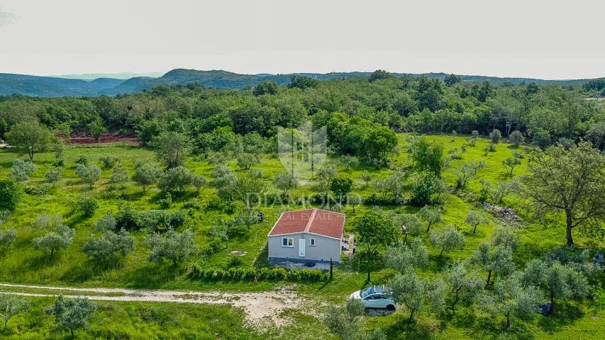 Buje, Kaštel, predivno građevinsko zemljište 1.283 m2 