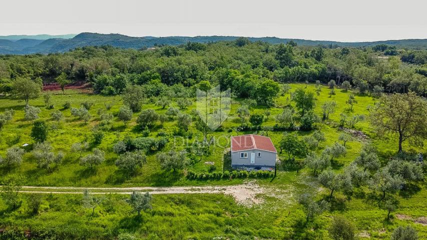 Buje, Kaštel, predivno građevinsko zemljište 1.283 m2 