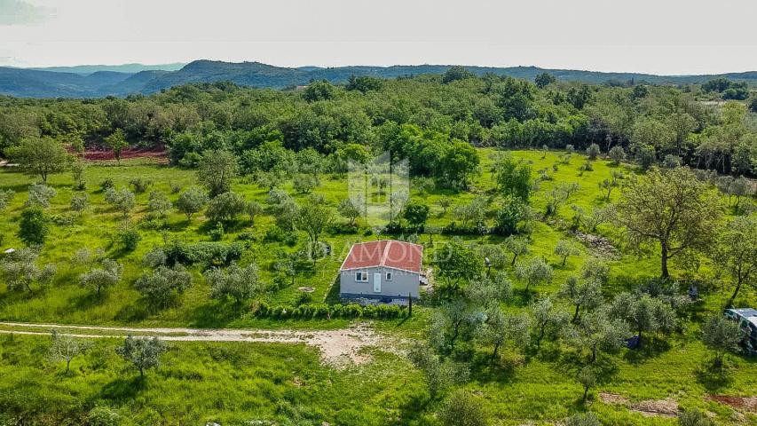 Buje, Kaštel, predivno građevinsko zemljište 1.283 m2 