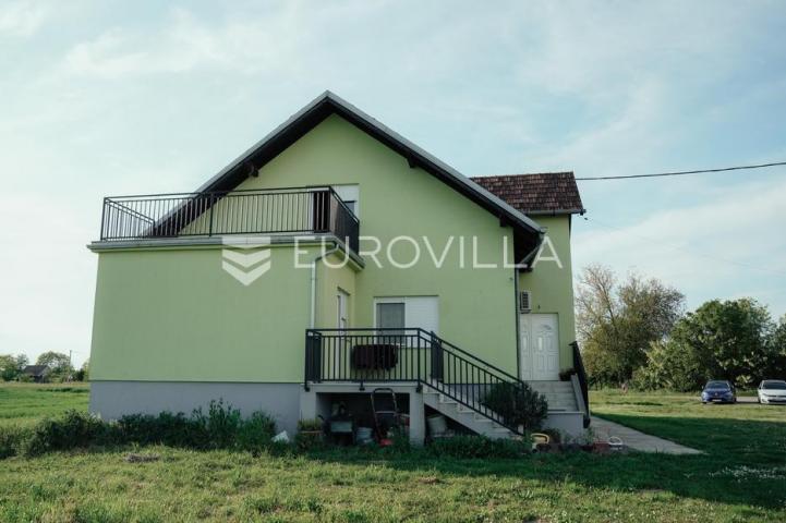 Nuštar, prostrana obiteljska kuća 280 m², na zemljištu od 5684 m²