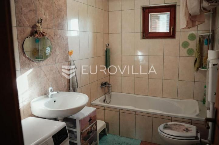 Nuštar, prostrana obiteljska kuća 280 m², na zemljištu od 5684 m²