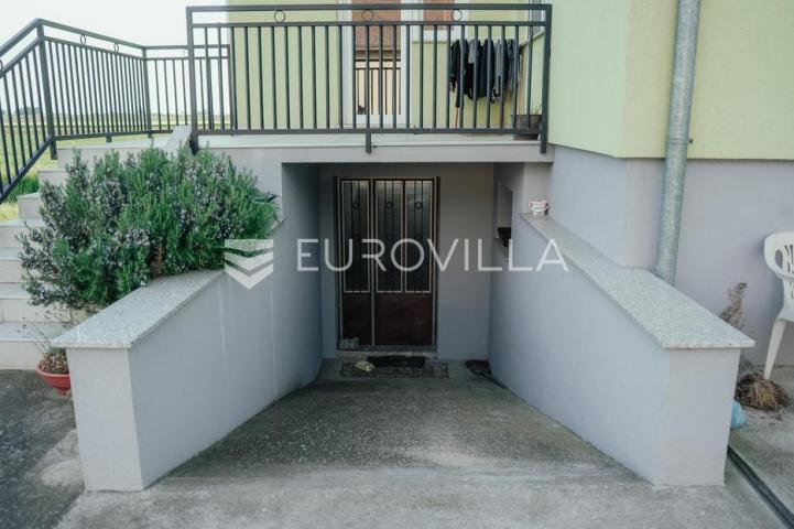 Nuštar, prostrana obiteljska kuća 280 m², na zemljištu od 5684 m²