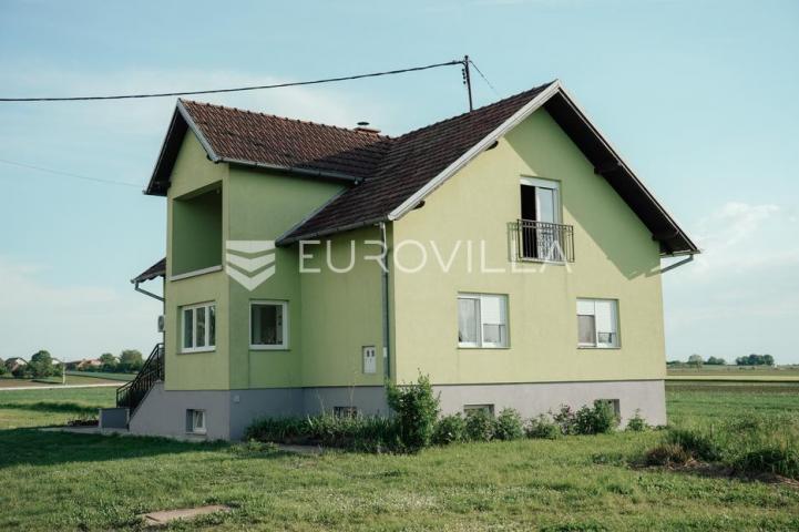 Nuštar, prostrana obiteljska kuća 280 m², na zemljištu od 5684 m²