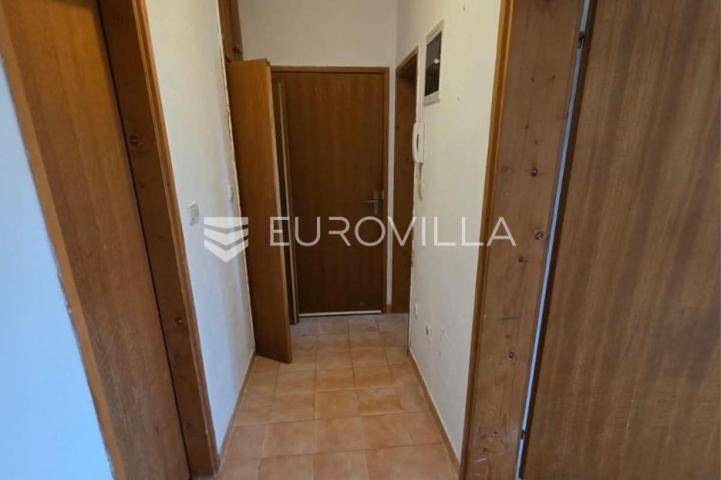 Pula, Vidikovac, jednosoban stan u prizemlju s vrtom