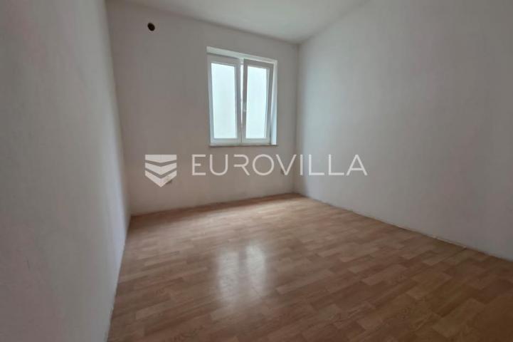 Pula, Vidikovac, jednosoban stan u prizemlju s vrtom