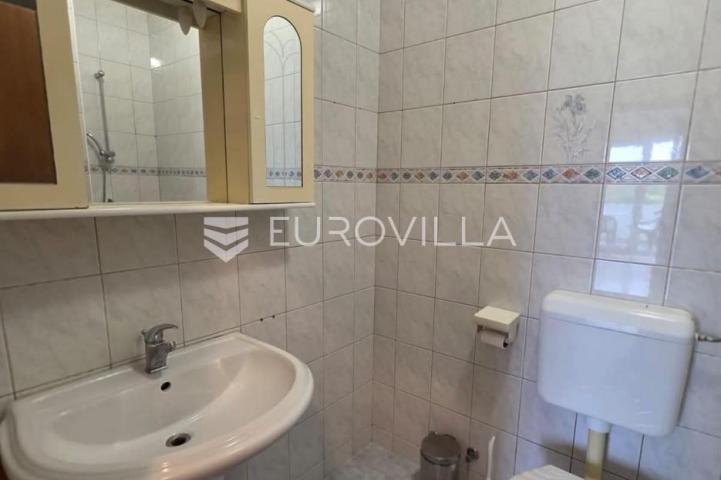 Pula, Vidikovac, jednosoban stan u prizemlju s vrtom