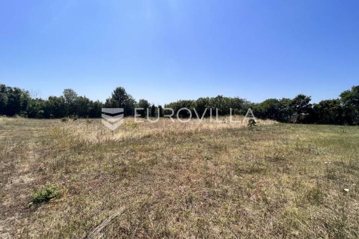 Istra, Radeki Polje, 794 m² pravokutne građevinske parcele na mirnoj lokaciji