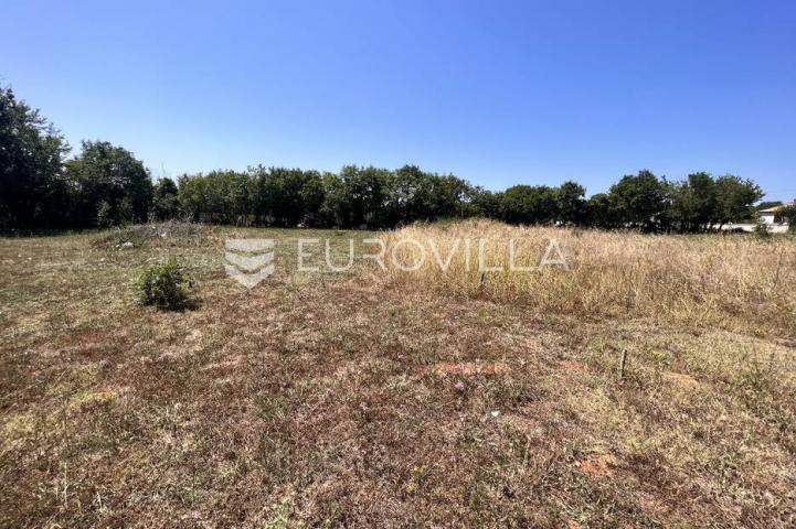 Istra, Radeki Polje, 794 m² pravokutne građevinske parcele na mirnoj lokaciji
