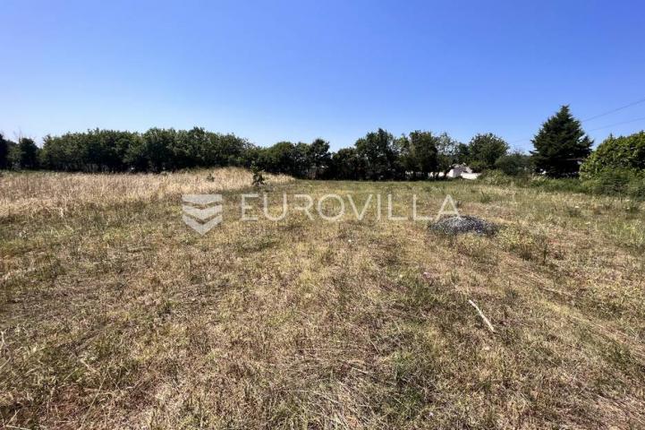 Istra, Radeki Polje, 794 m² pravokutne građevinske parcele na mirnoj lokaciji