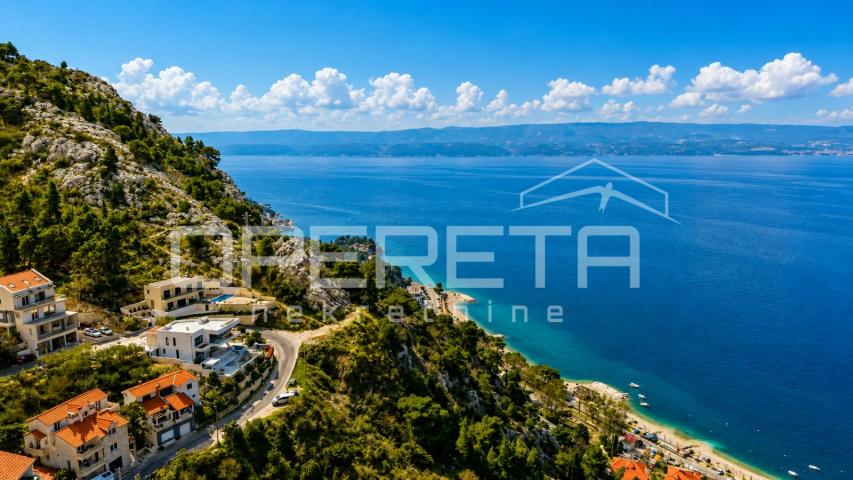 Ekskluzivno zemljište s građevinskom dozvolom za vilu s bazenom i panoramskim po