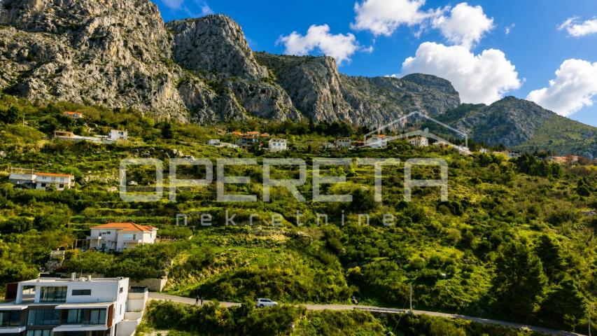 Ekskluzivno zemljište s građevinskom dozvolom za vilu s bazenom i panoramskim po