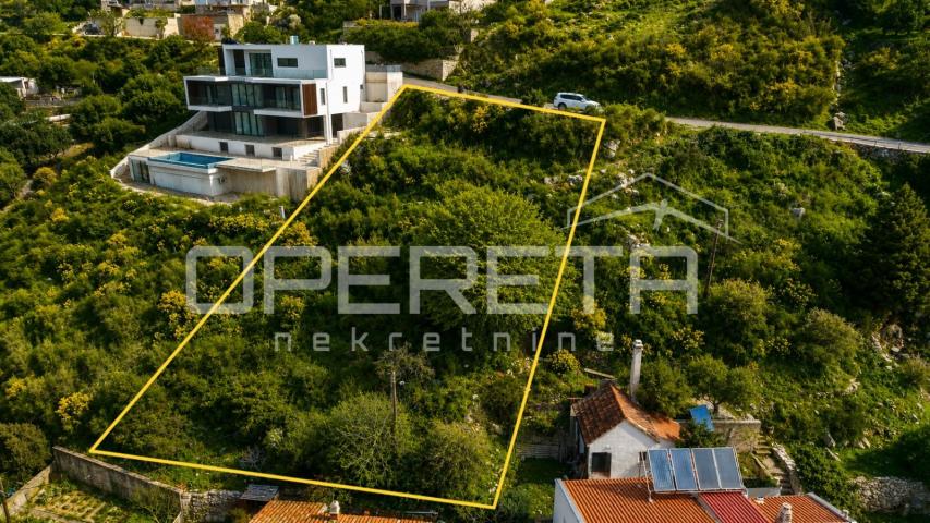 Ekskluzivno zemljište s građevinskom dozvolom za vilu s bazenom i panoramskim po