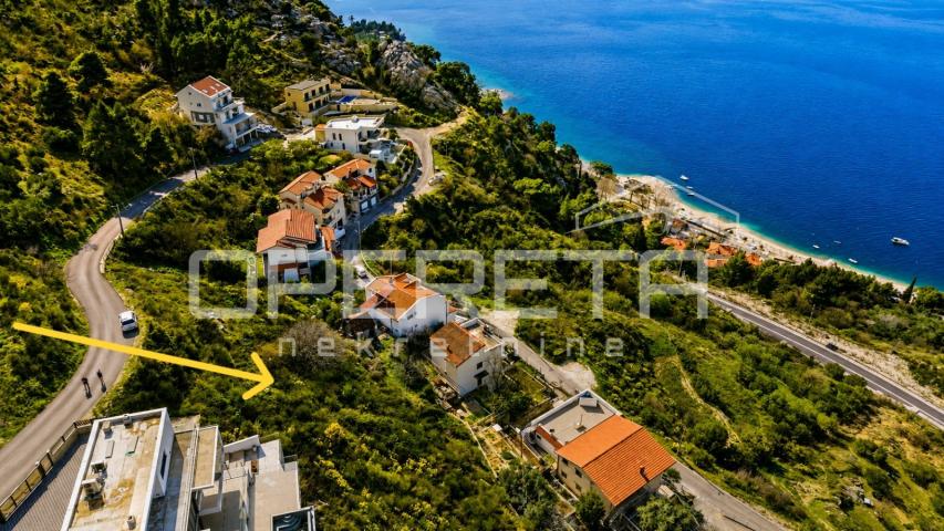 Ekskluzivno zemljište s građevinskom dozvolom za vilu s bazenom i panoramskim po