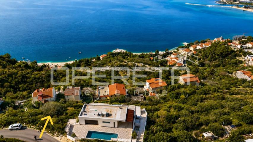 Ekskluzivno zemljište s građevinskom dozvolom za vilu s bazenom i panoramskim po