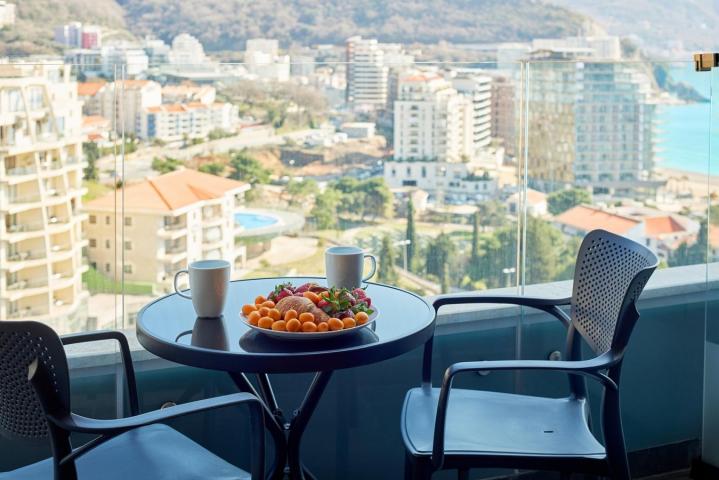 Premijum komfor na samo 100 metara od obale, Bečići. 