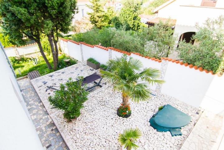 Kuća Na prodaju: Apartmanska kuća s bazenom i pogledom na more – Banjole!