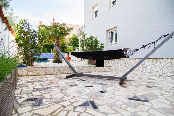 Kuća Na prodaju: Apartmanska kuća s bazenom i pogledom na more – Banjole!